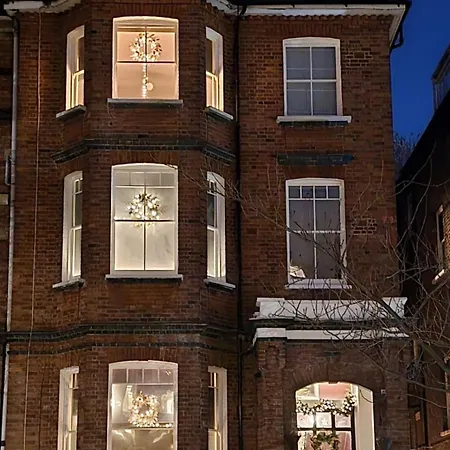 Cozy Near Regent's Park N9 London