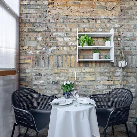 West Flat With Balcony * London