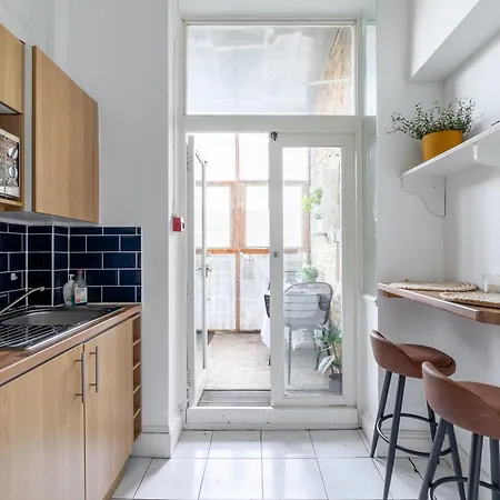 Apartment West Flat With Balcony