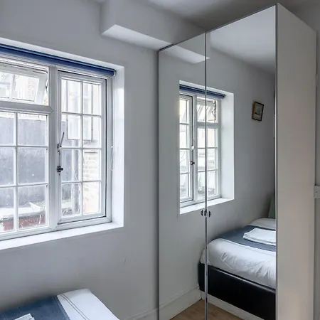West Flat With Balcony Apartment London