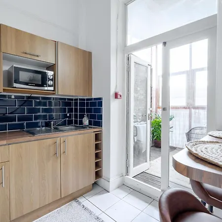 West Flat With Balcony *