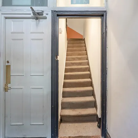 West Flat With Balcony * London
