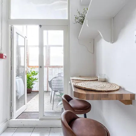 Apartment West Flat With Balcony *