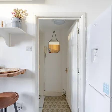 West Flat With Balcony * London