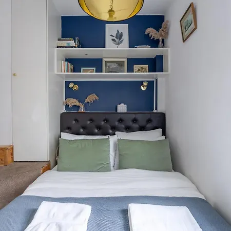 West Flat With Balcony