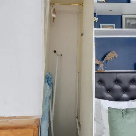 West Flat With Balcony Apartment