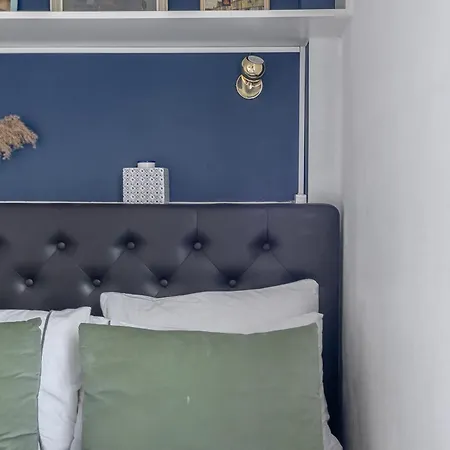 West Flat With Balcony * London