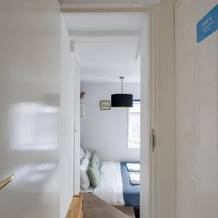 West Flat With Balcony * London