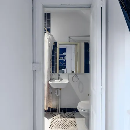 West Flat With Balcony Apartment *