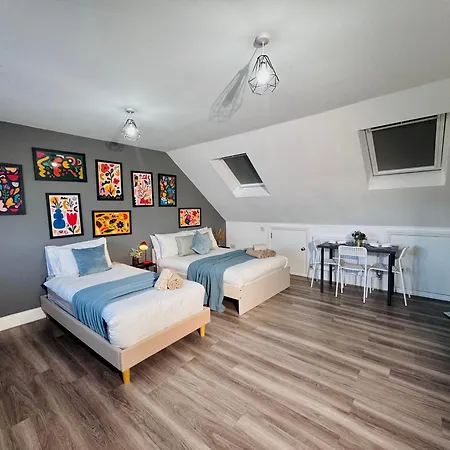 Apartment Bright Loft 30min To London