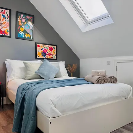 Bright Loft 30min To London