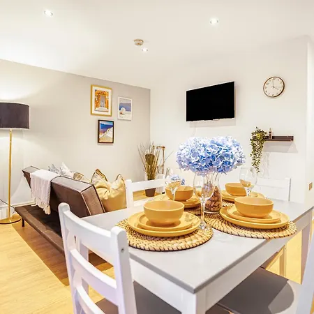 Modern With Free Wifi Apartment London