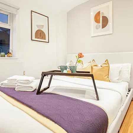 Modern With Free Wifi London