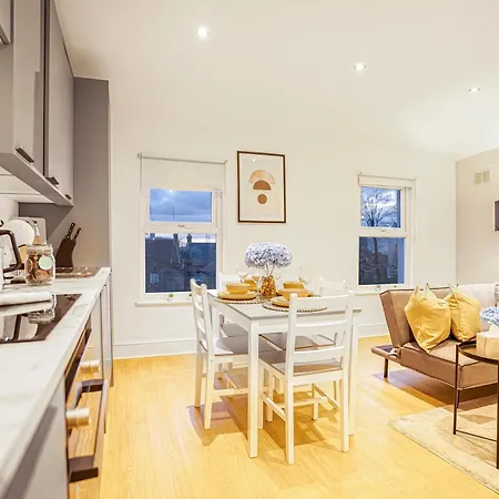 Modern With Free Wifi Apartment *
