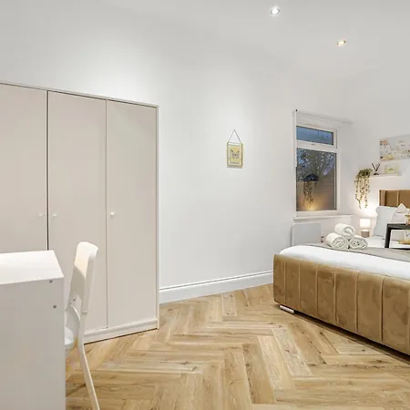Modern With Free Wifi Apartment *