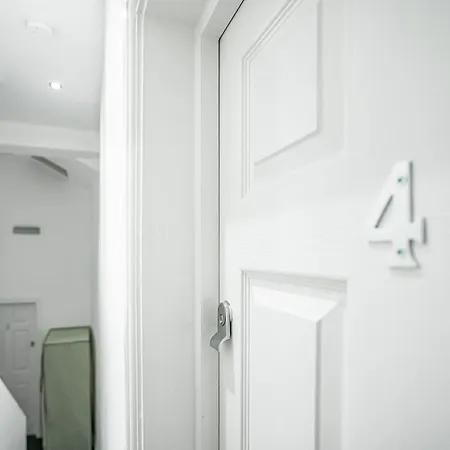 Modern With Free Wifi Apartment London