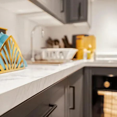 Modern With Free Wifi Apartment