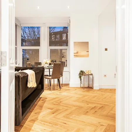 Modern With Free Wifi Apartment