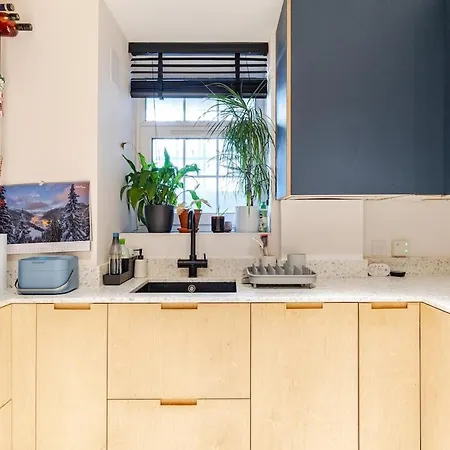 Two Bedroom Flat In Stoke Newington * London