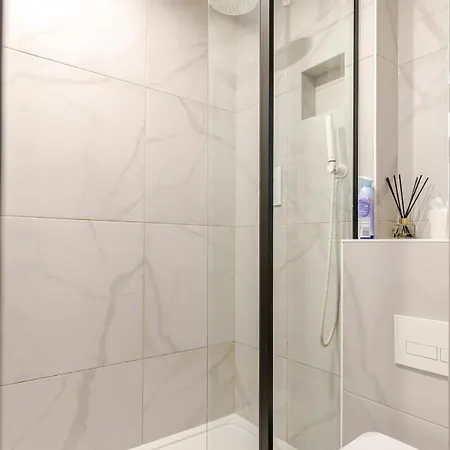 Two Bedroom Flat In Stoke Newington * London