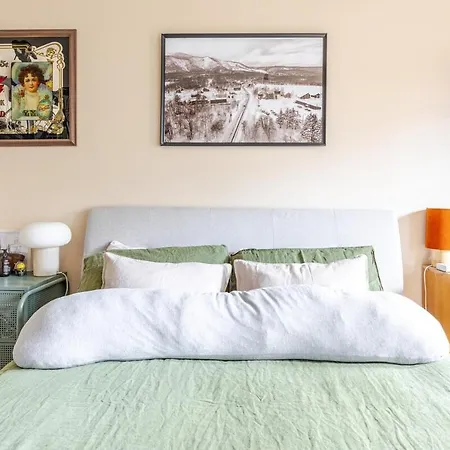 Two Bedroom Flat In Stoke Newington