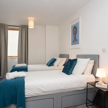 Apartment Luxury Cosy With Stunning Skyline Views!