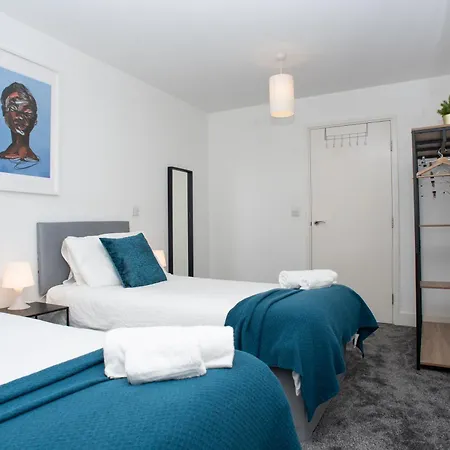 Luxury Cosy With Stunning Skyline Views! Apartment *