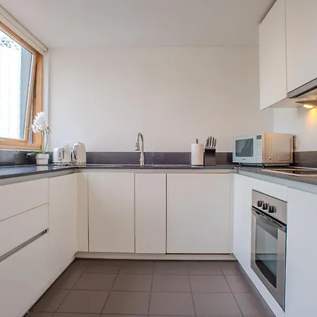 Luxury Cosy With Stunning Skyline Views! London