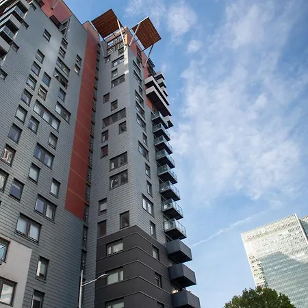 Luxury Cosy With Stunning Skyline Views! * London