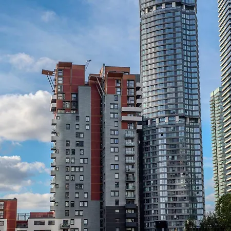 Luxury Cosy With Stunning Skyline Views! Apartment
