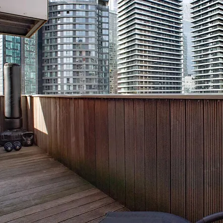 Luxury Cosy With Stunning Skyline Views! *