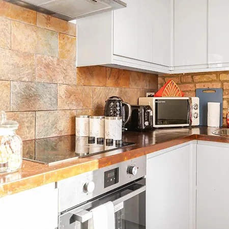 Stylish Modern By Livestay Short Lets & Serviced Nw6 *