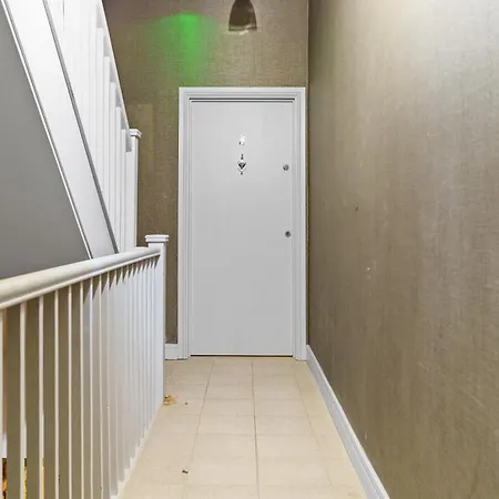 Stylish Modern By Livestay Short Lets & Serviced Nw6 Apartment