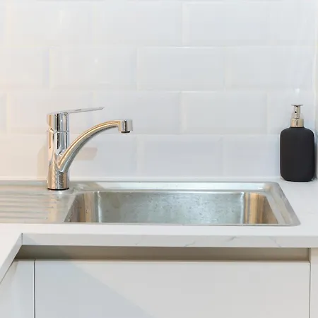 Hyde Park Terraced - Free Parking Apartment *