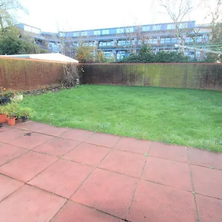 The Heathrow London Uk Lodge *