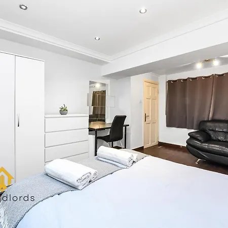 Exclusive 2bed 2bath Flat In Swiss Apartment *