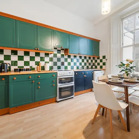 Winter Wonderland - Stunning Hyde Park 3 Bed Apartment London