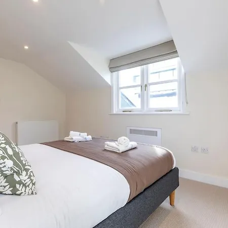 The Pearl Of Notting Hill