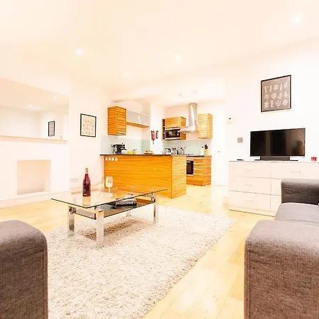 Bright & Modern One Bedroom Flat In Farringdon London