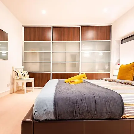 Bright & Modern One Bedroom Flat In Farringdon