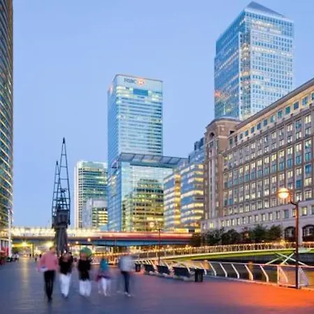 Apartment Luxury Cosy With Stunning Skyline Views! *