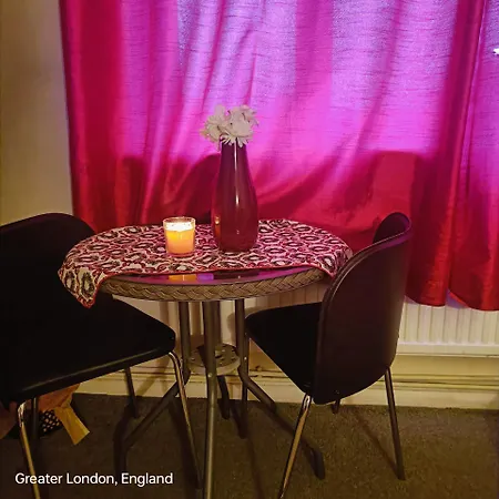 Cosy Private In Hornchurch, London With Free Parking Homestay