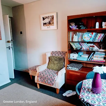Homestay Cosy Private In Hornchurch, London With Free Parking
