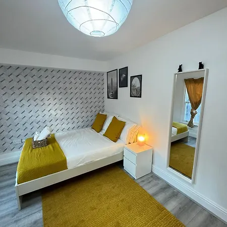 Apartment Brick Lane Lavish Suits London