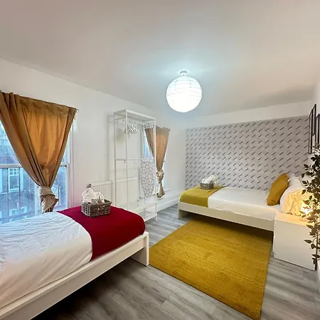 Brick Lane Lavish Suits Apartment London