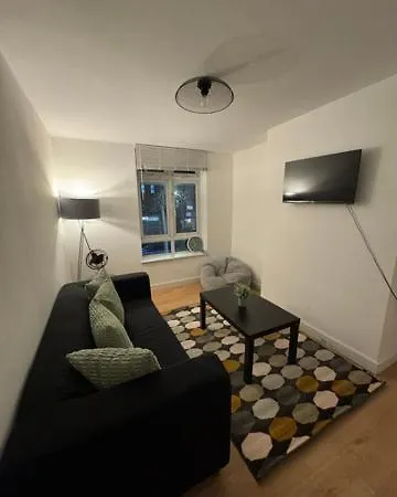 Modern 1 Bed Flat In London * Ilford