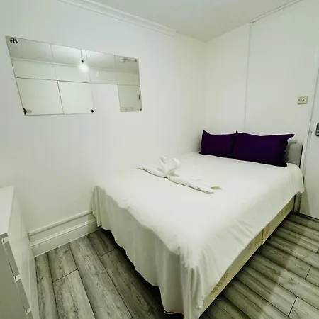 Tarbert Walk Guest house London