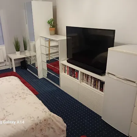 Homestay 63 John Aird Court *