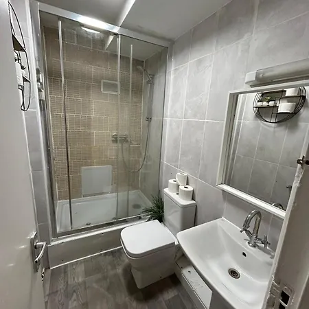 Park Lane Beautiful Apartment *