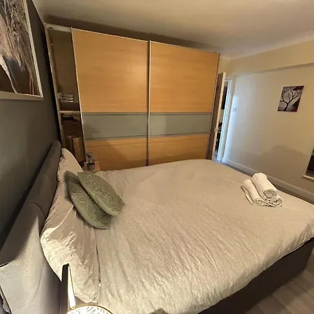Park Lane Beautiful Apartment London